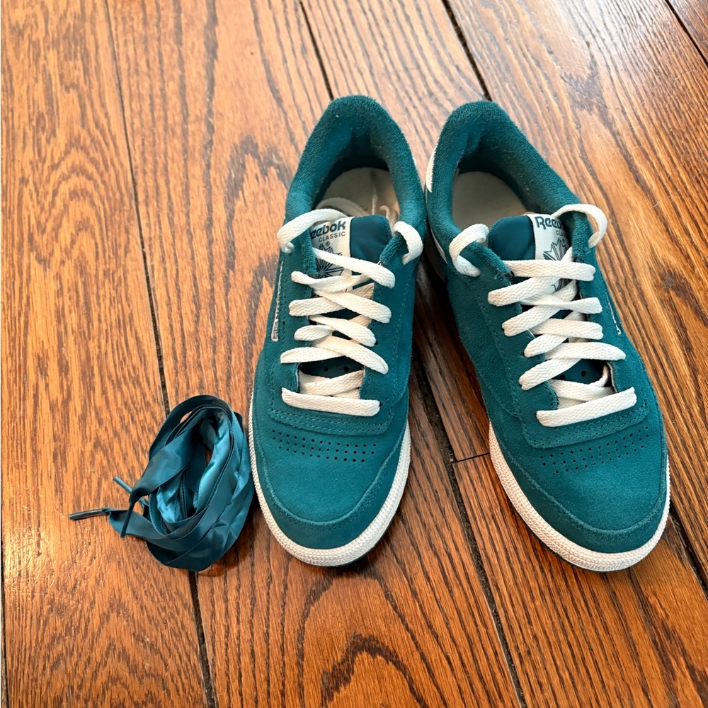 Reebok WOMEN'S CLUB C 85 SHOES
Retro Teal/Chalk - Picture 6 of 6